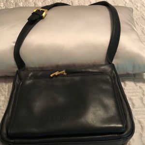 Stone Mountain Leather New 3 pockets in & 2 out.